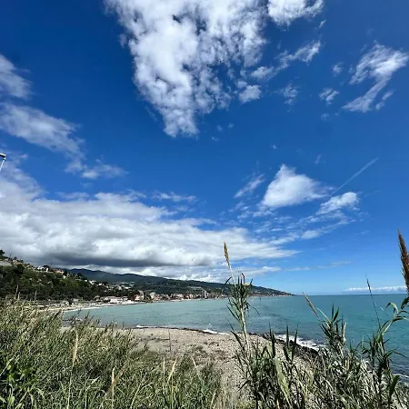 Splendida Casa Vista Mare Per 4 Persone Di Fronte Alle Spiagge Di Bussana