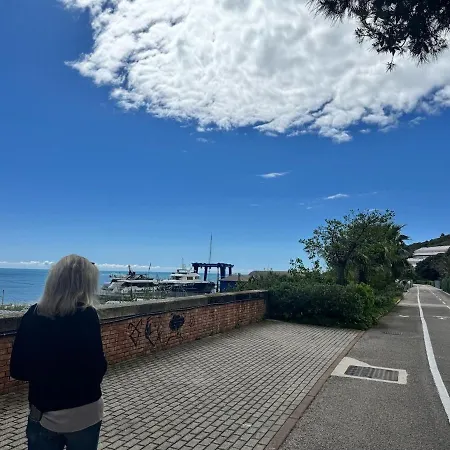Splendida Casa Vista Mare Per 4 Persone Di Fronte Alle Spiagge Di Apartment