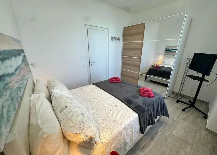 Splendida Casa Vista Mare Per 4 Persone Di Fronte Alle Spiagge Di * Bussana Nuova